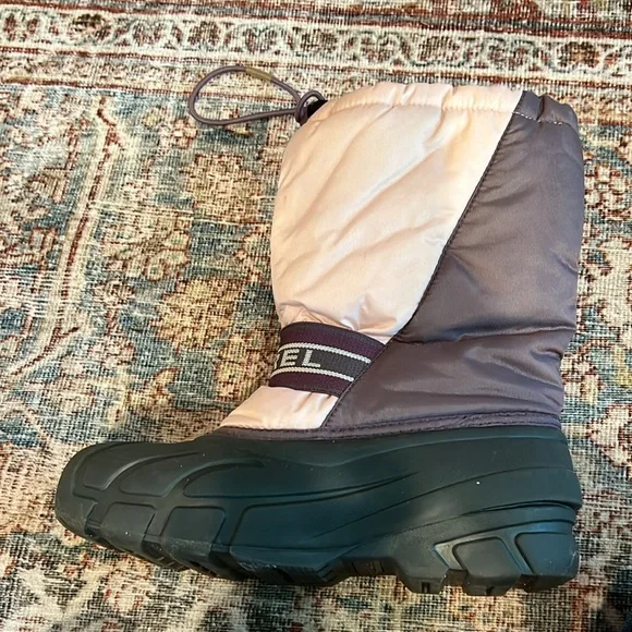 Sorel women’s snow boots - Picture 2 of 5